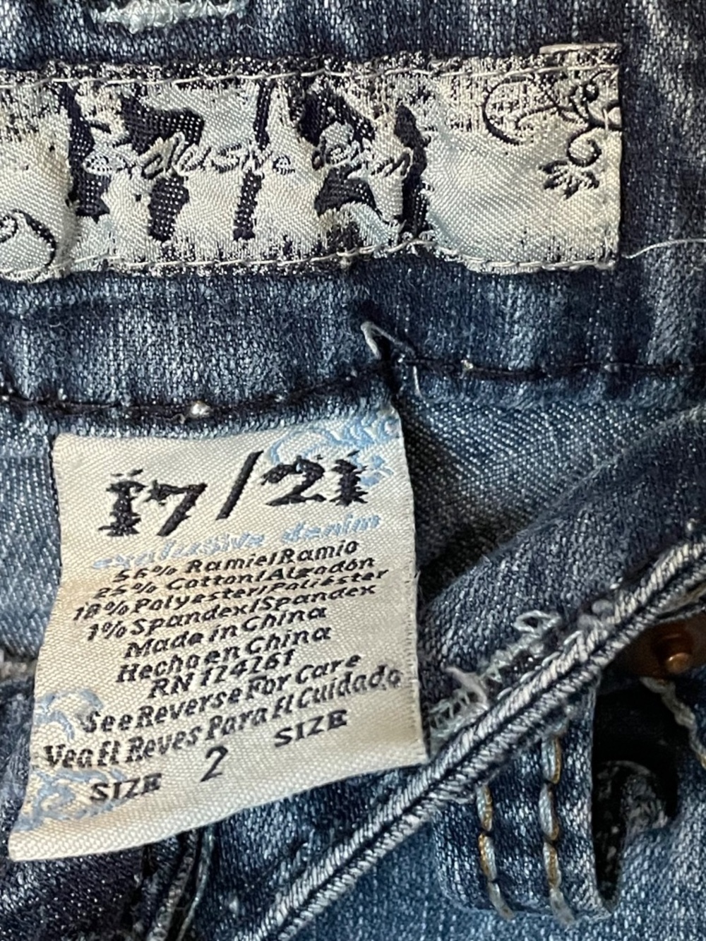 17/21 EXCLUSIVE DENIM BLUE JEAN SHORTS EMBROIDERED POCKETS RAW HEM - Picture 4 of 6